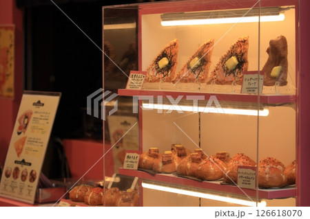 クレープ屋さんの商品サンプル　下町味のクレープのサンプル 126618070