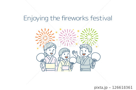 花火大会を楽しむ家族 126618361