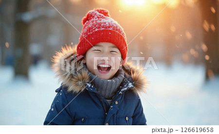 雪の中で遊ぶ女の子 126619658