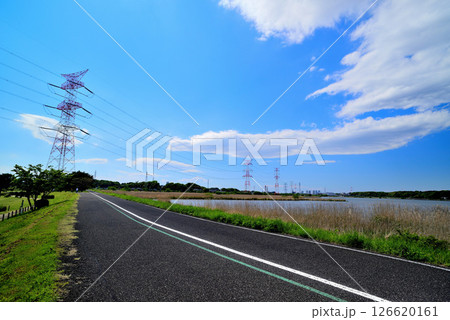 千葉県 手賀沼沿いに架かる架空送電線と鉄塔 千葉県 手賀沼沿いに架かる架空送電線と鉄塔 126620161