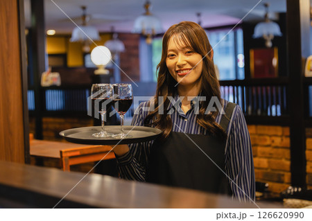 乾杯　女子会　パーティー 126620990