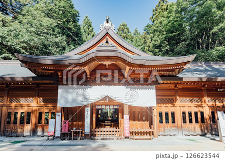 ＜安曇野＞穗髙神社　本宮　拝殿 126623544