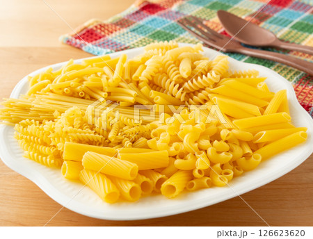 いろいろなマカロニ 多種類 パスタ 炭水化物 いろいろなマカロニ 多種類 パスタ 炭水化物 126623620