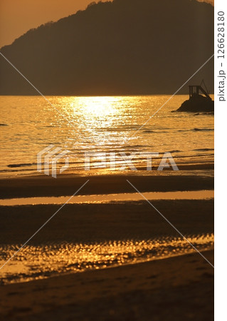 新舞子浜の夕景 126628180