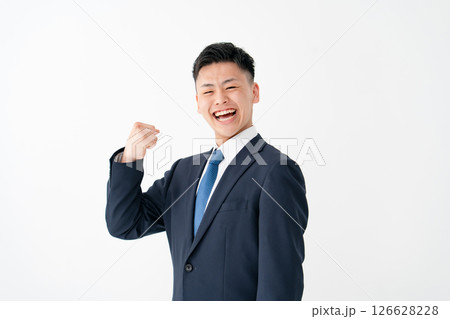 若い男性　ビジネス　ガッツポーズ 126628228