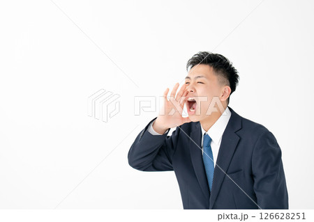 若い男性　ビジネス　叫ぶ 126628251