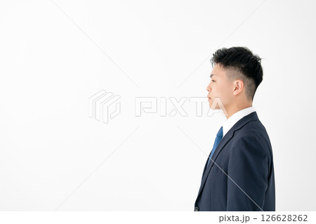 若い男性　ビジネス　横顔 126628262