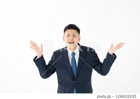 若い男性　ビジネス　呆れる 126628285