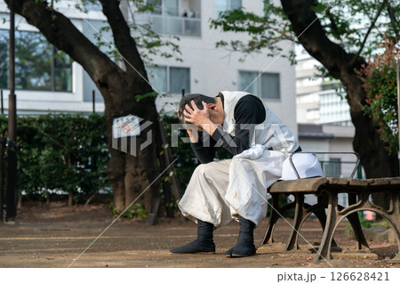 職人 ニッカポッカ 疲れ 座る 職人 ニッカポッカ 疲れ 座る 126628421