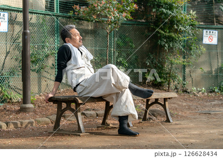 職人　ニッカポッカ　疲れ　座る 126628434