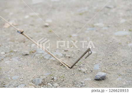 【オートキャンプ場でソロキャンプ　ペグとガイロープ】 126628933