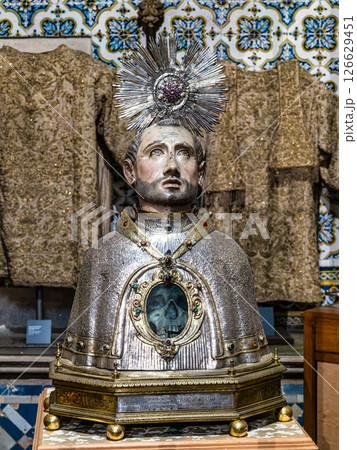 Coimbra , Portugal - Mar 15, 2025: Interior of Santa Cruz Monastery at Coimbra, Portugal 126629451
