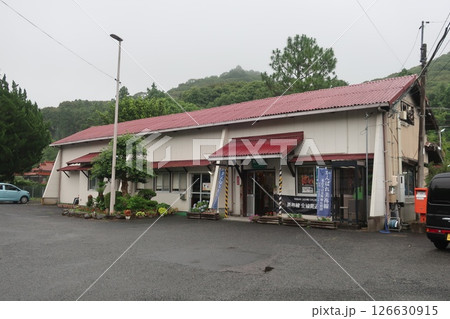 厚保駅の駅舎全景 厚保駅の駅舎全景 126630915