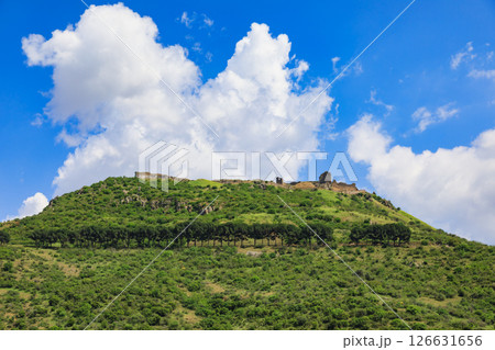 Distant shot of Kale Dagi hill with Pergamon ruins above Bergama Turkey 126631656