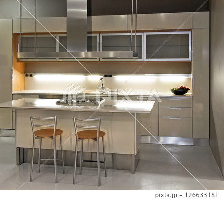 Light kitchen angle 126633181
