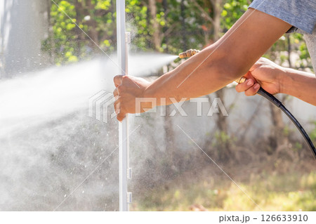 air conditioning filter cleaning with water spray 126633910