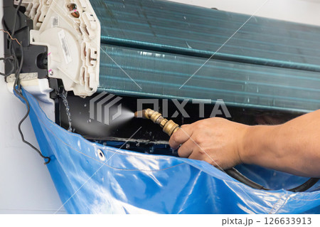 air conditioning cleaning service with water spray air conditioning cleaning service with water spray 126633913