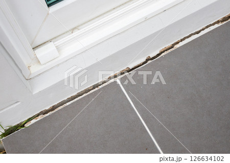 cracked concrete floor of the house 126634102