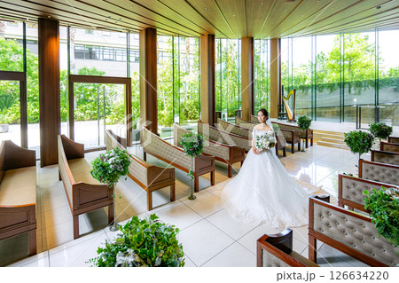 チャペルのある風景　新婦のみ 126634220