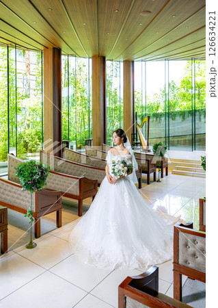 チャペルのある風景　新婦のみ 126634221