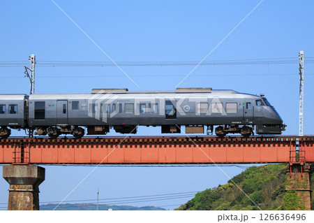 八坂川を渡る特急「にちりん」(JR九州 787系) 八坂川を渡る特急「にちりん」(JR九州 787系) 126636496