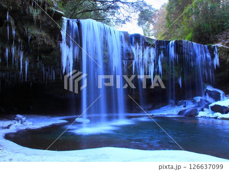 厳冬の鍋ヶ滝(熊本県小国町) 厳冬の鍋ヶ滝(熊本県小国町) 126637099