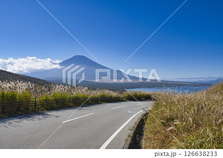 【山梨県】山中湖パノラマ台から眺める富士山 126638233