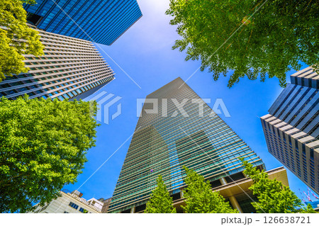 日本の東京都市景観 大手町プレイスやアーバンネット大手町ビルなどを望む 126638721