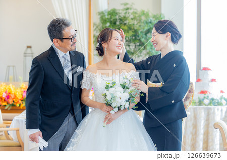 新婦と両親 結婚式 新婦と両親 結婚式 126639673