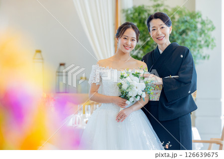 新婦とお母さん ブライダルイメージ 新婦とお母さん ブライダルイメージ 126639675