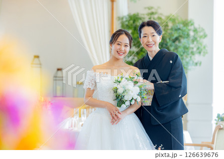 新婦とお母さん ブライダルイメージ 新婦とお母さん ブライダルイメージ 126639676