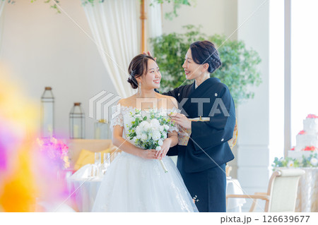新婦とお母さん ブライダルイメージ 新婦とお母さん ブライダルイメージ 126639677