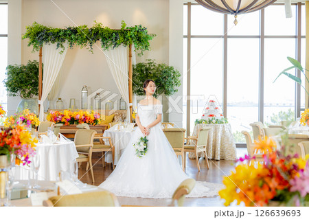 ブーケを持つ花嫁　結婚式場 126639693