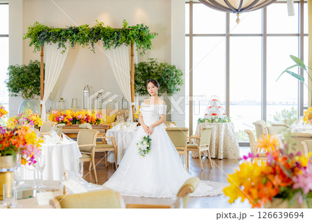 ブーケを持つ花嫁　結婚式場 126639694