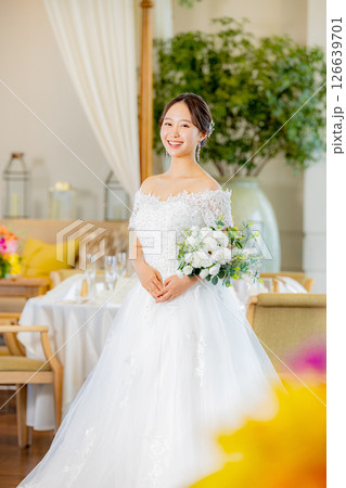 ブーケを持つ花嫁 結婚式場 ブーケを持つ花嫁 結婚式場 126639701