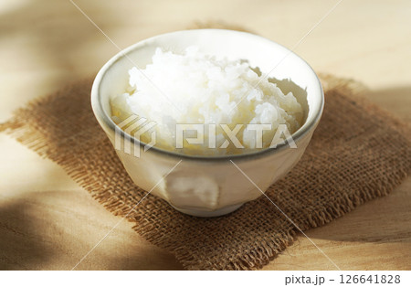 茶碗に盛られた白ご飯 茶碗に盛られた白ご飯 126641828