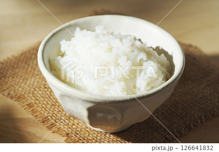 茶碗に盛られた白ご飯 茶碗に盛られた白ご飯 126641832