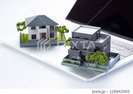住宅模型とパソコン 住宅模型とパソコン 126642005