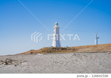 磐田市にある掛塚灯台と竜洋海岸(静岡県) 磐田市にある掛塚灯台と竜洋海岸(静岡県) 126642506