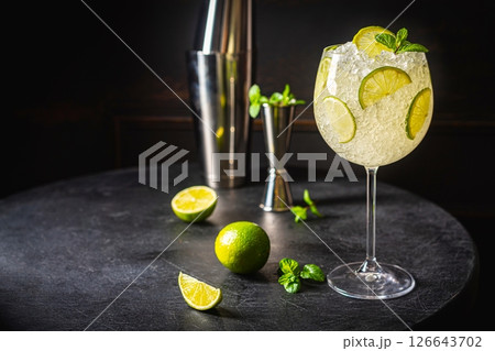 Margarita cocktail with lime 126643702