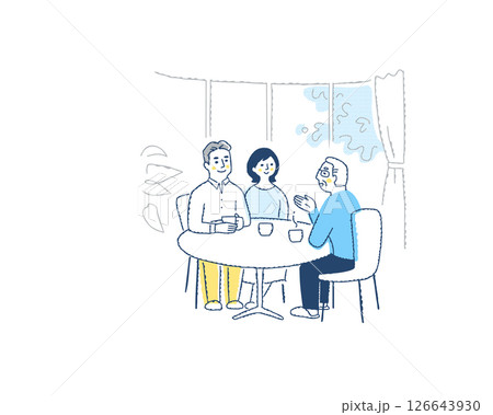 テーブルを囲んで話をしている3人 テーブルを囲んで話をしている3人 126643930