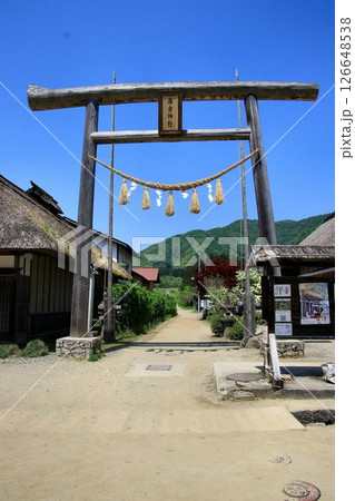 美しい茅葺屋根が連なる宿場町… 新緑の『大内宿』 美しい茅葺屋根が連なる宿場町… 新緑の『大内宿』 126648538
