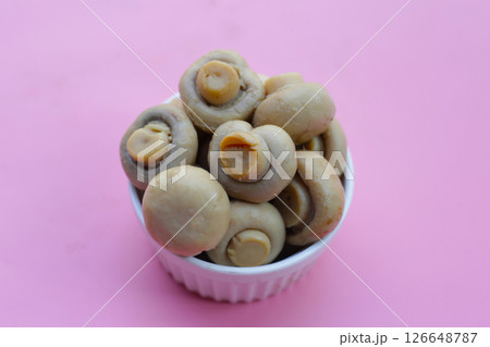Champignon mushrooms in brine. Canned champignon mushrooms whole Champignon mushrooms in brine. Canned champignon mushrooms whole 126648787