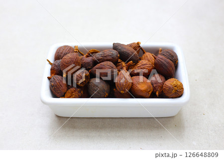 Black Cardamom or Greater Cardamom Black Cardamom or Greater Cardamom 126648809