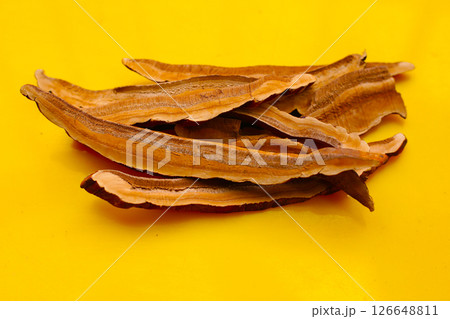 Dried sliced lingzhi mushroom or reishi mushroom Dried sliced lingzhi mushroom or reishi mushroom 126648811