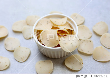 Vietnam prawn crackers, uncooked prawn cracker 126649254