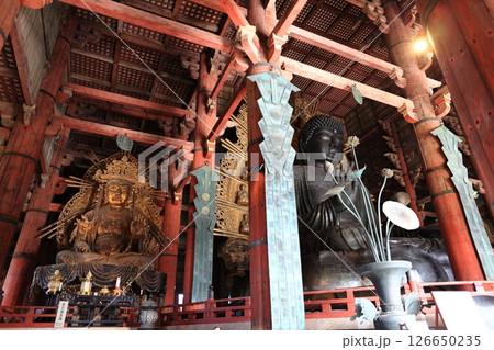東大寺の大仏(盧舎那仏)と虚空蔵菩薩像 東大寺の大仏(盧舎那仏)と虚空蔵菩薩像 126650235