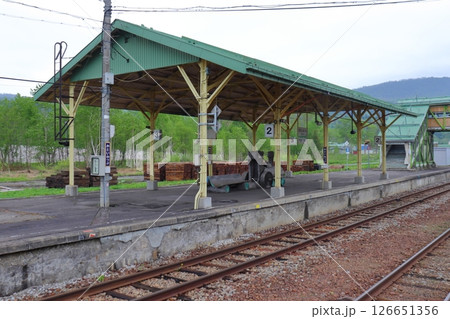 音威子府駅の駅ホーム構内（北海道音威子府村） 126651356