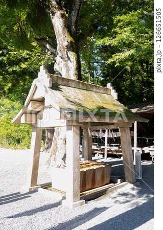 <安曇野>穗髙神社 本宮 手水舎 <安曇野>穗髙神社 本宮 手水舎 126651505