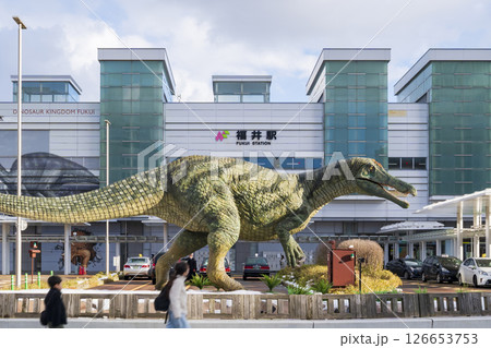 福井駅西口広場(恐竜広場) 福井駅西口広場(恐竜広場) 126653753